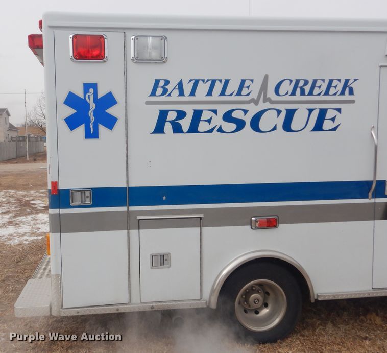image for item MX9815 2006 Ford E450 Super Duty  ambulance