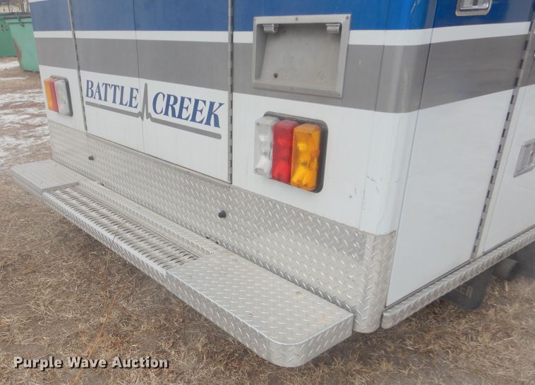 image for item MX9815 2006 Ford E450 Super Duty  ambulance