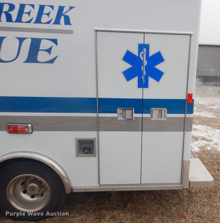 image for item MX9815 2006 Ford E450 Super Duty  ambulance