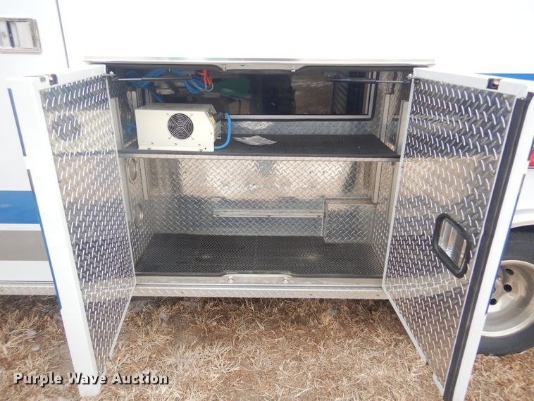 image for item MX9815 2006 Ford E450 Super Duty  ambulance