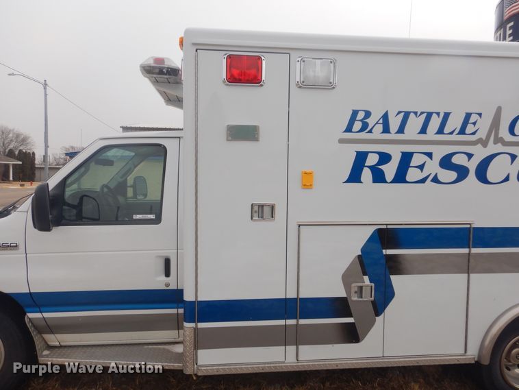 image for item MX9815 2006 Ford E450 Super Duty  ambulance