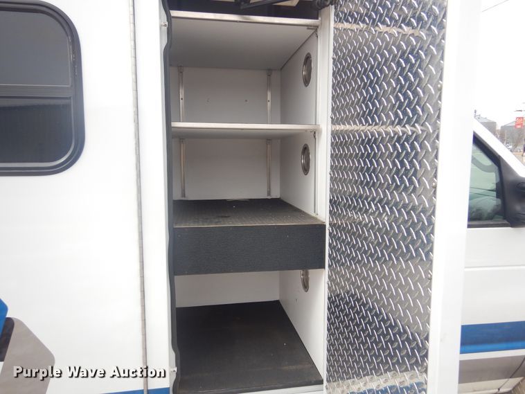 image for item MX9815 2006 Ford E450 Super Duty  ambulance