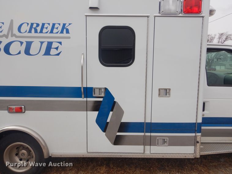 image for item MX9815 2006 Ford E450 Super Duty  ambulance