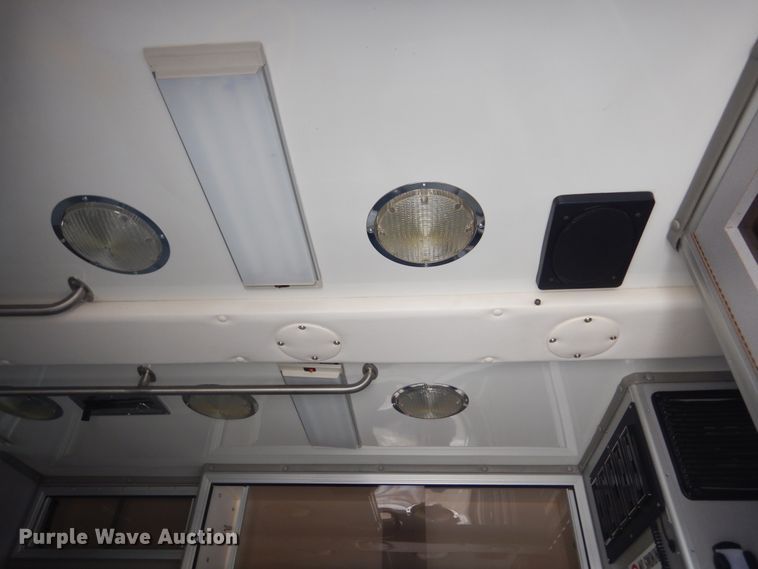 image for item MX9815 2006 Ford E450 Super Duty  ambulance