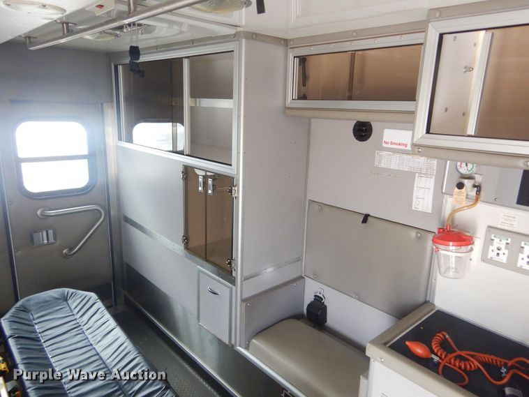 image for item MX9815 2006 Ford E450 Super Duty  ambulance