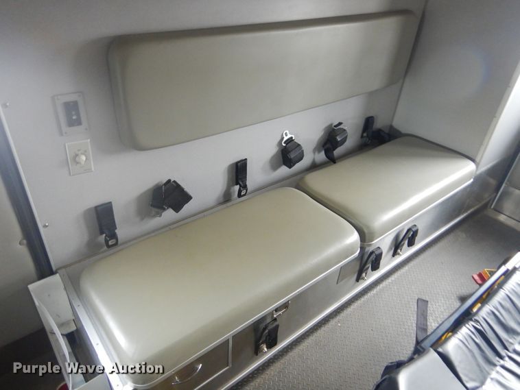 image for item MX9815 2006 Ford E450 Super Duty  ambulance