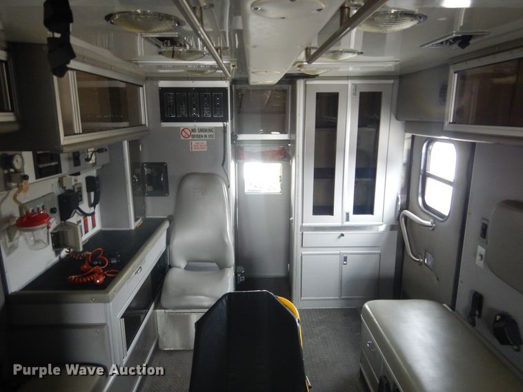 image for item MX9815 2006 Ford E450 Super Duty  ambulance