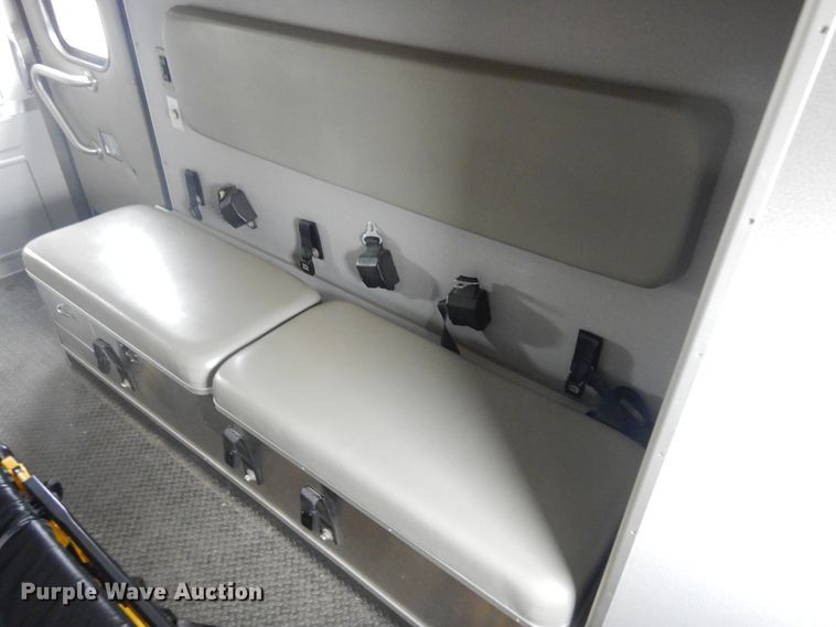 image for item MX9815 2006 Ford E450 Super Duty  ambulance