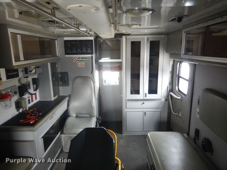 image for item MX9815 2006 Ford E450 Super Duty  ambulance