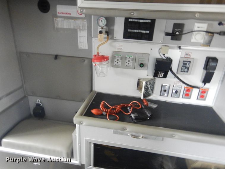 image for item MX9815 2006 Ford E450 Super Duty  ambulance