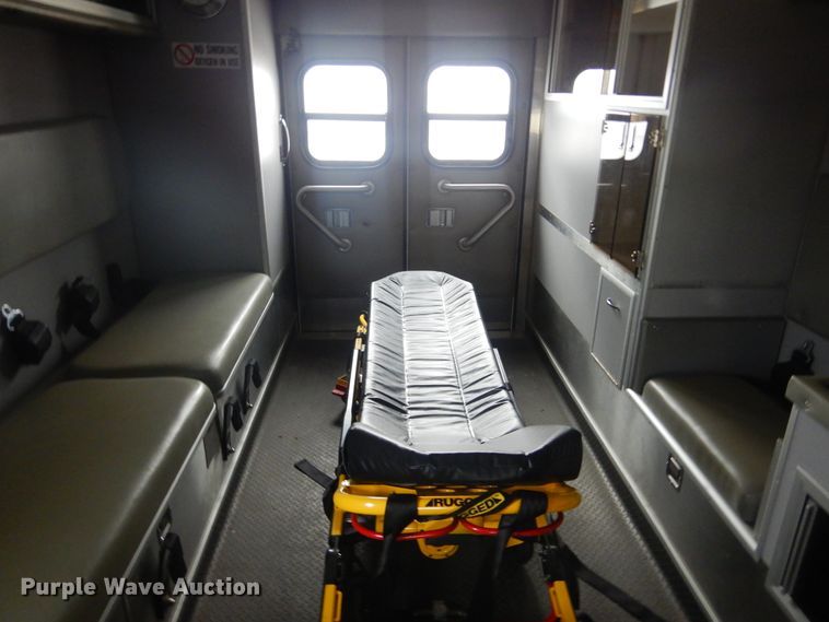 image for item MX9815 2006 Ford E450 Super Duty  ambulance