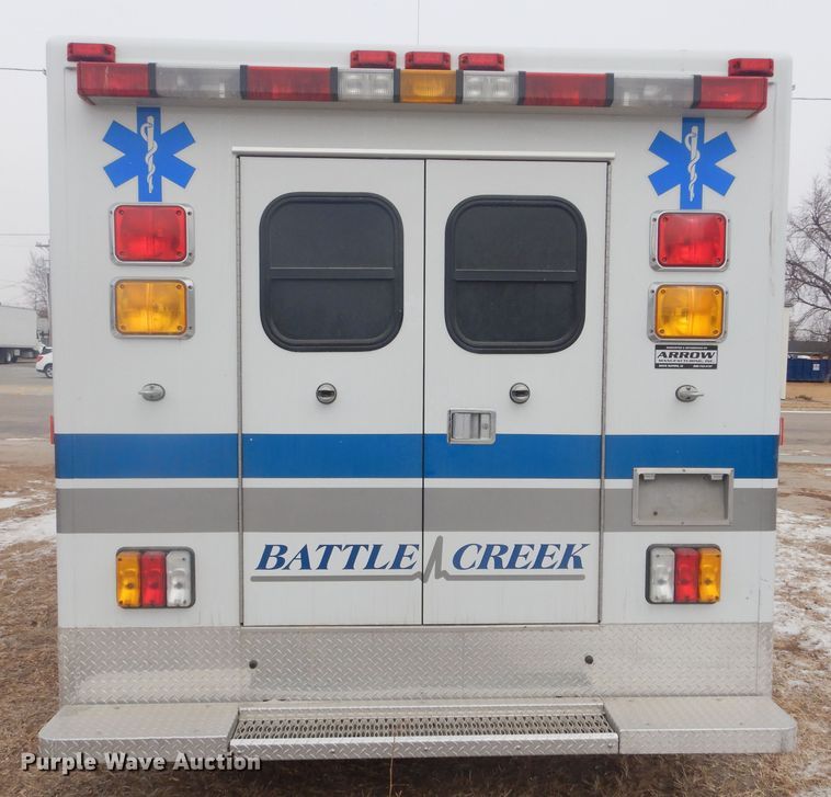image for item MX9815 2006 Ford E450 Super Duty  ambulance