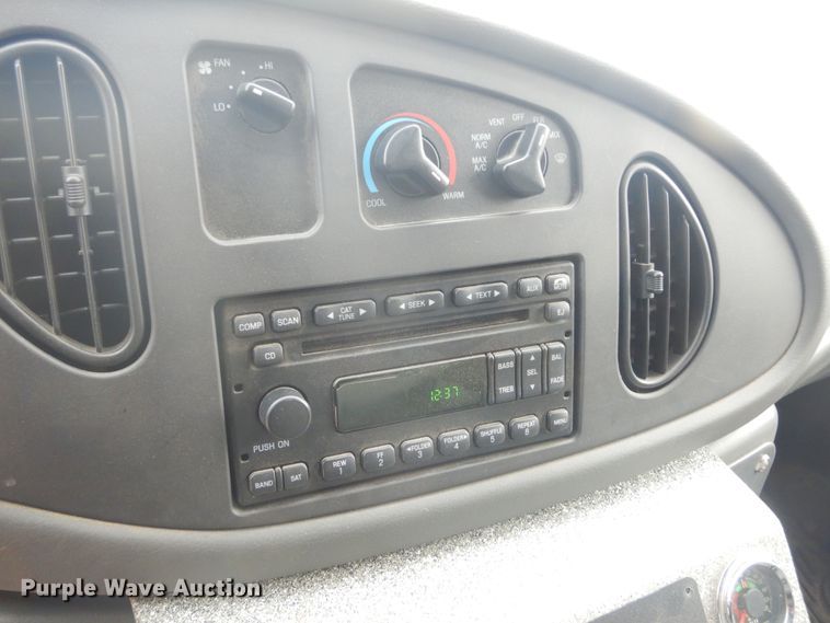 image for item MX9815 2006 Ford E450 Super Duty  ambulance