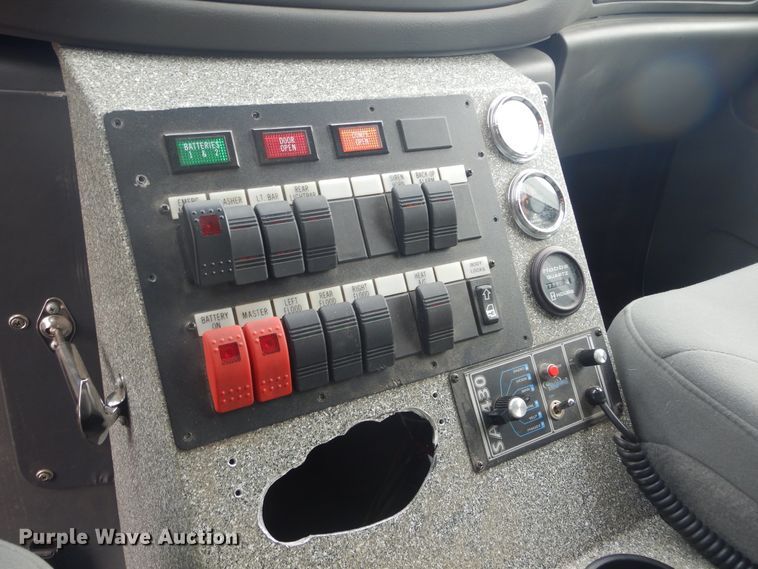 image for item MX9815 2006 Ford E450 Super Duty  ambulance