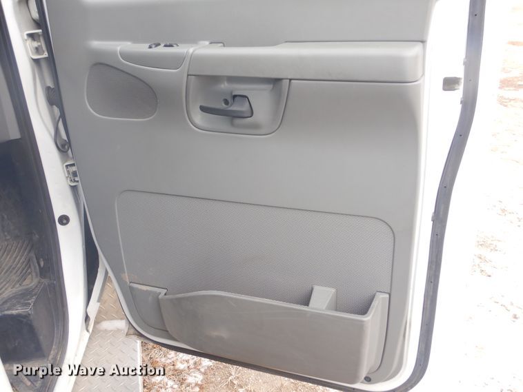 image for item MX9815 2006 Ford E450 Super Duty  ambulance