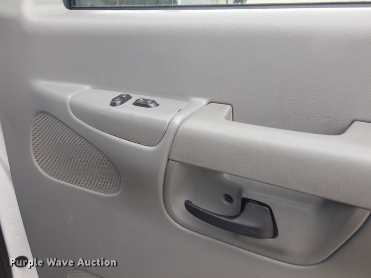 image for item MX9815 2006 Ford E450 Super Duty  ambulance