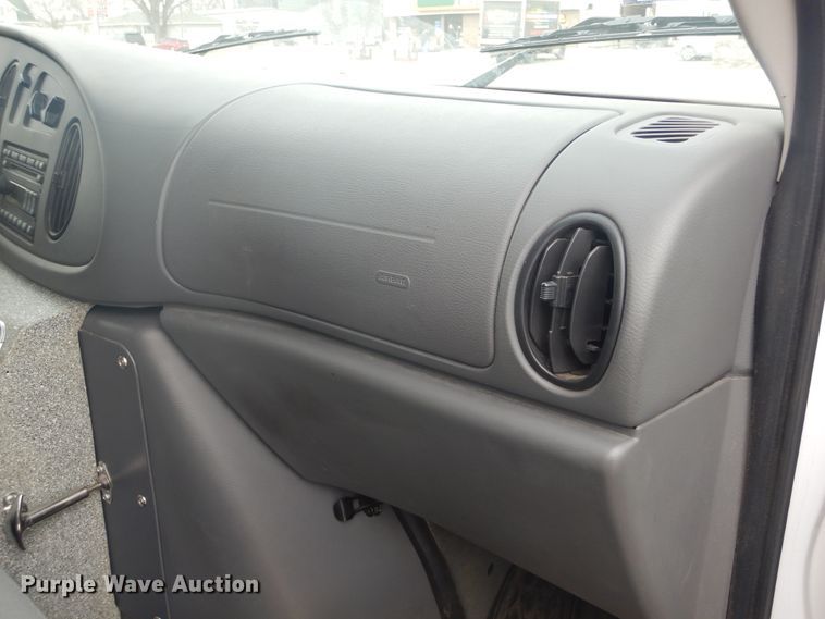 image for item MX9815 2006 Ford E450 Super Duty  ambulance