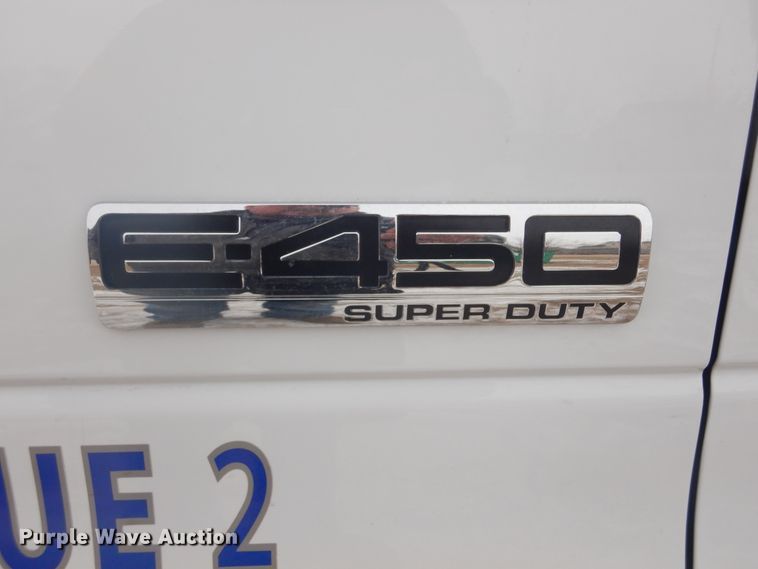 image for item MX9815 2006 Ford E450 Super Duty  ambulance