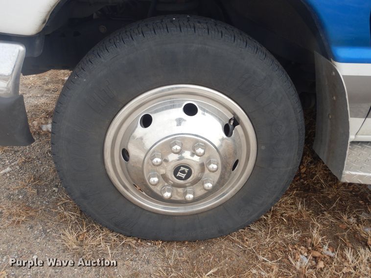 image for item MX9815 2006 Ford E450 Super Duty  ambulance