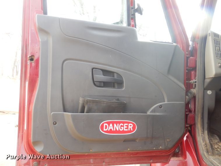 image for item MX9822 2010 International WorkStar 7600  dump truck