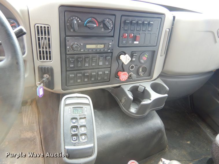 image for item MX9822 2010 International WorkStar 7600  dump truck