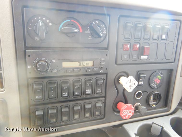 image for item MX9822 2010 International WorkStar 7600  dump truck