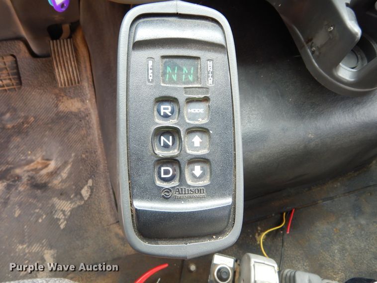 image for item MX9822 2010 International WorkStar 7600  dump truck