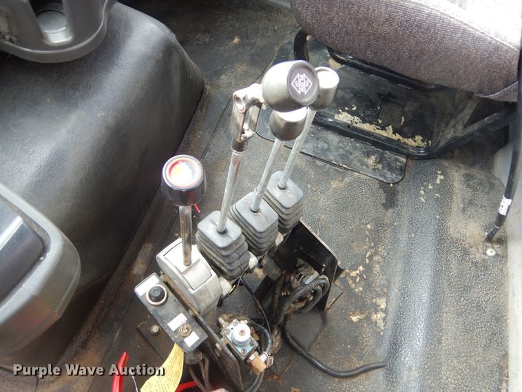 image for item MX9822 2010 International WorkStar 7600  dump truck