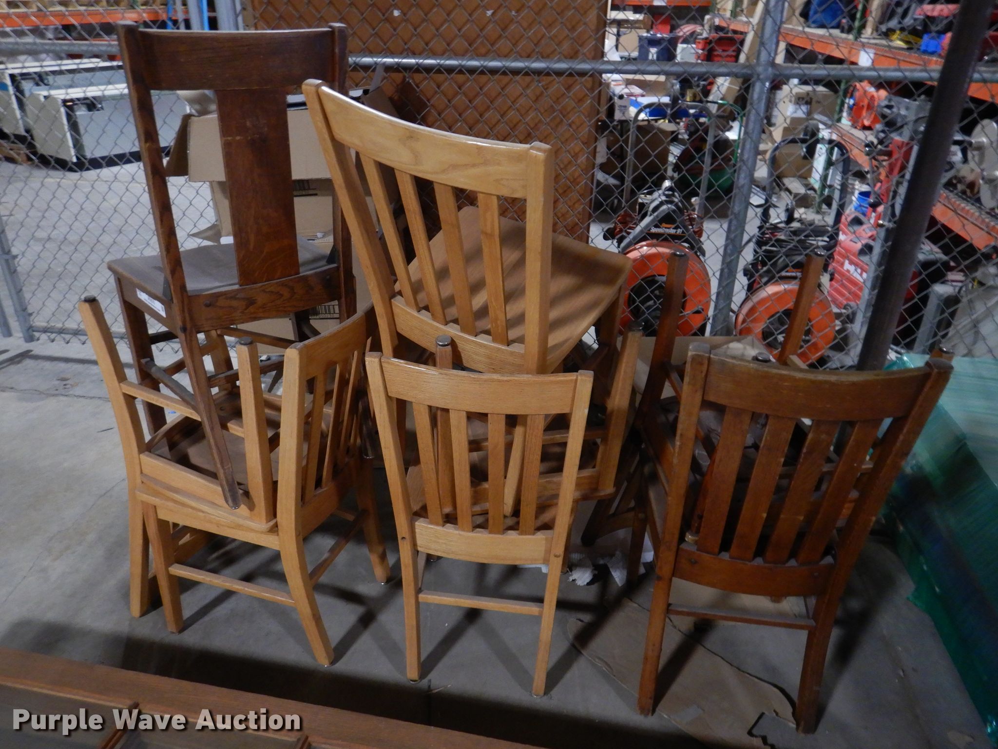 (8) chairs in Des Moines, IA Item JK9576 sold Purple Wave