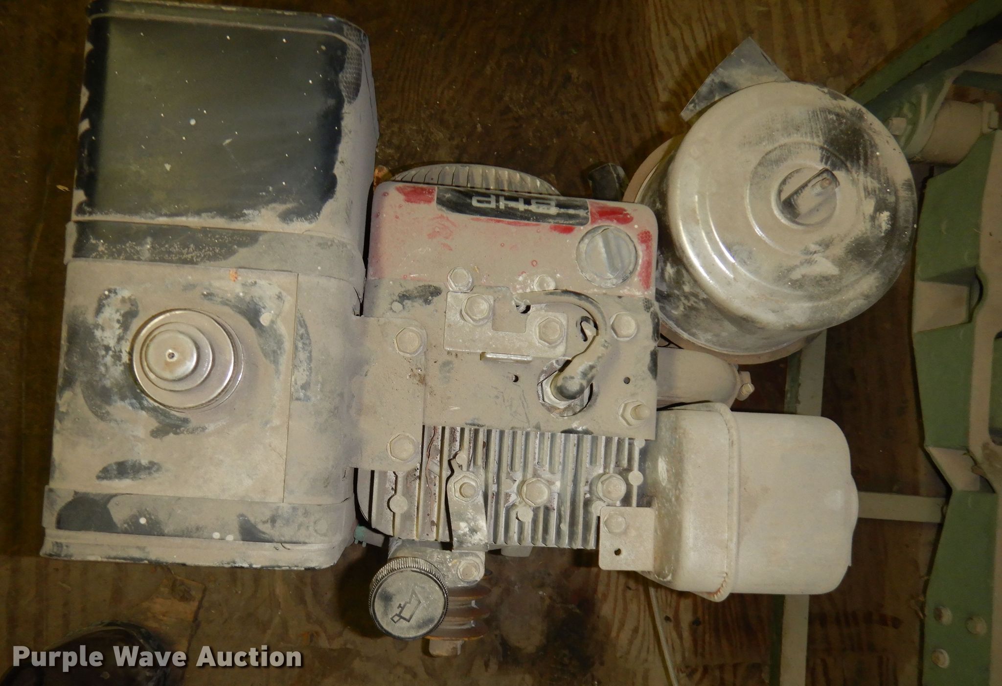 (2) gas engines in Osawatomie, KS Item JV9349 sold Purple Wave