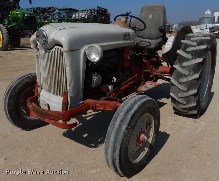 image for item DE7522 Ford 800 Series  tractor