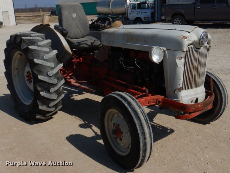 image for item DE7522 Ford 800 Series  tractor