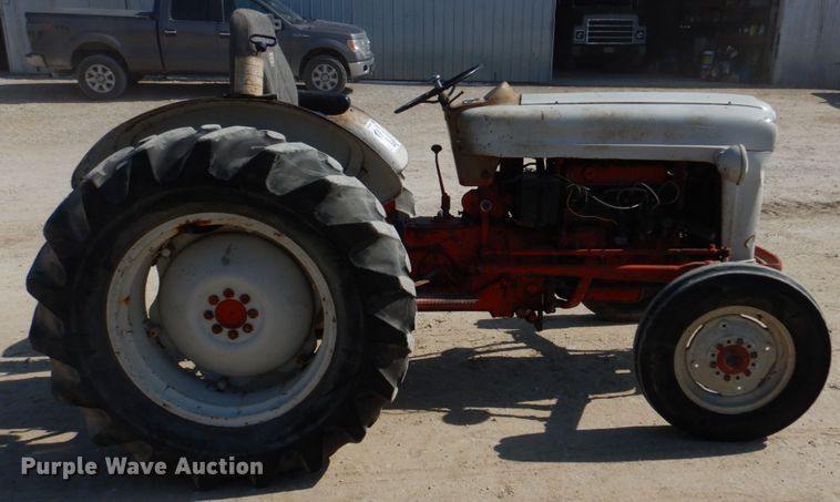 image for item DE7522 Ford 800 Series  tractor