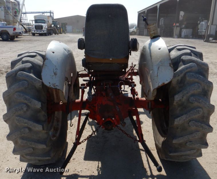 image for item DE7522 Ford 800 Series  tractor