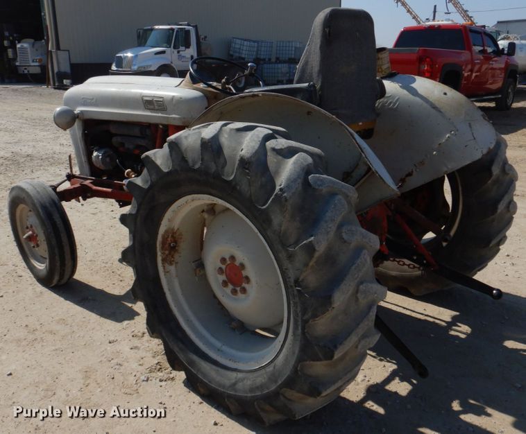 image for item DE7522 Ford 800 Series  tractor