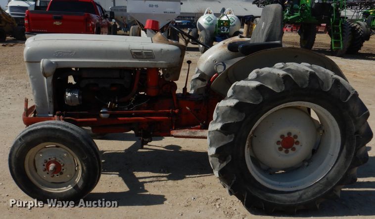 image for item DE7522 Ford 800 Series  tractor