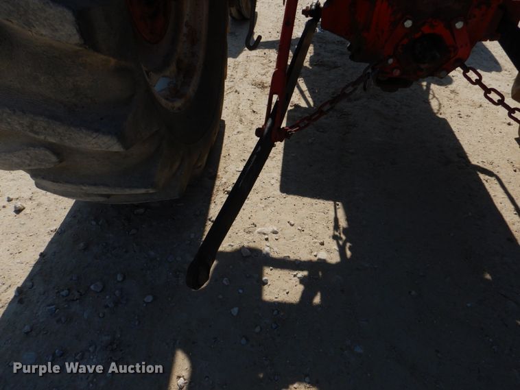 image for item DE7522 Ford 800 Series  tractor