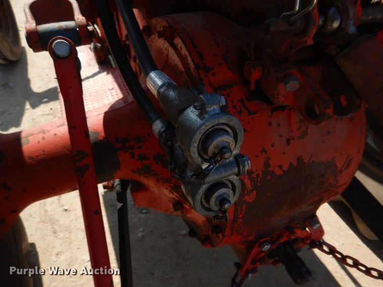 image for item DE7522 Ford 800 Series  tractor