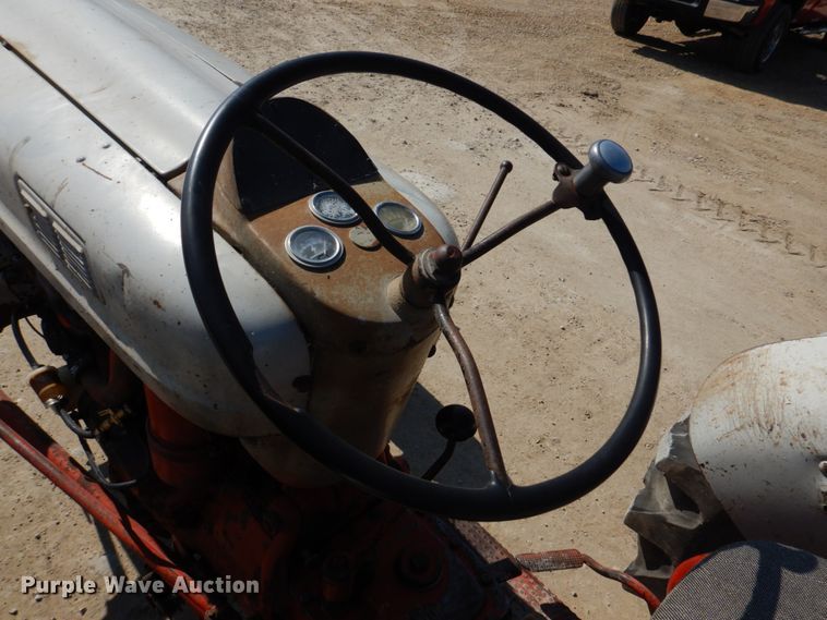 image for item DE7522 Ford 800 Series  tractor