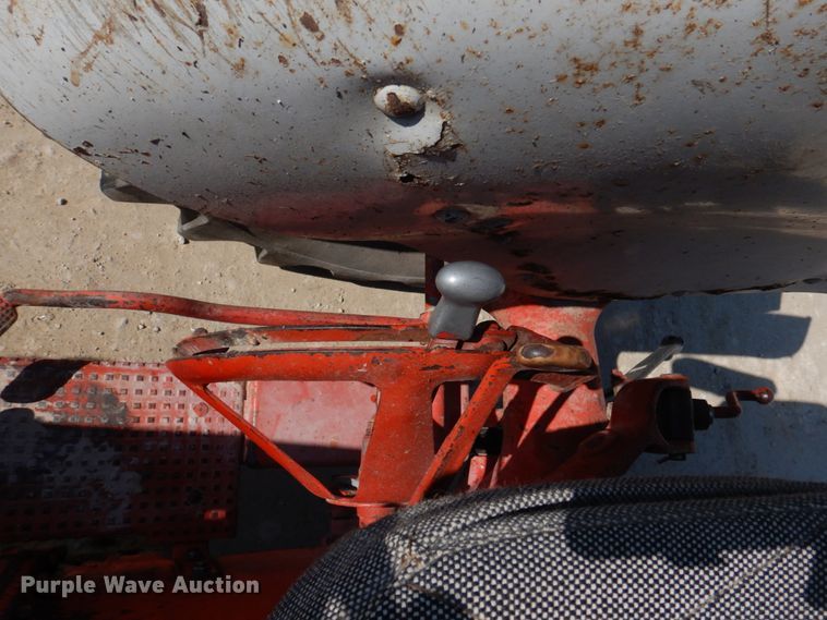 image for item DE7522 Ford 800 Series  tractor