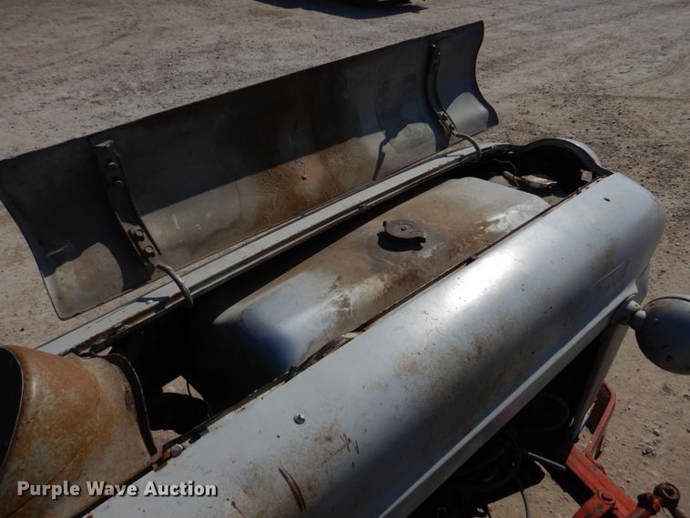 image for item DE7522 Ford 800 Series  tractor