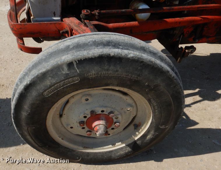 image for item DE7522 Ford 800 Series  tractor