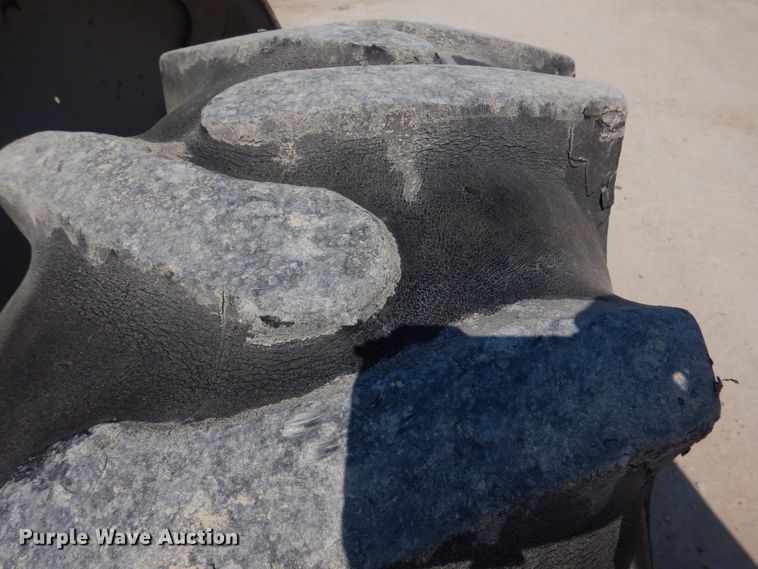 image for item DE7522 Ford 800 Series  tractor