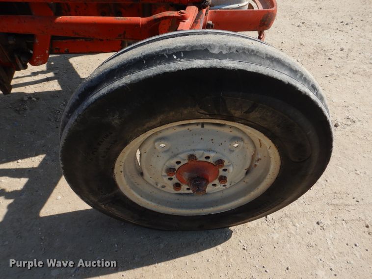 image for item DE7522 Ford 800 Series  tractor