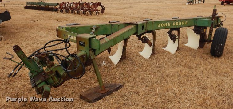 image for item DF0085 John Deere 2600  five bottom plow