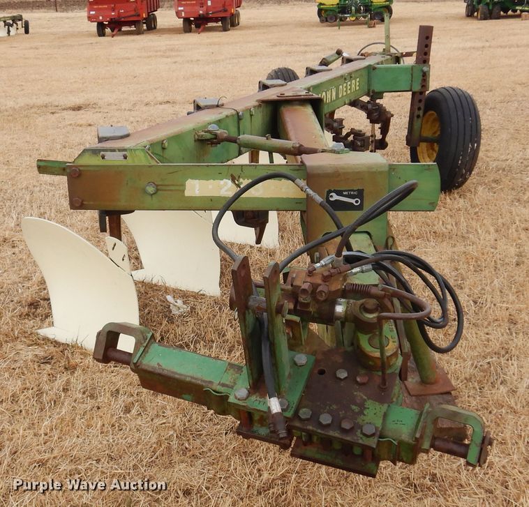 image for item DF0085 John Deere 2600  five bottom plow