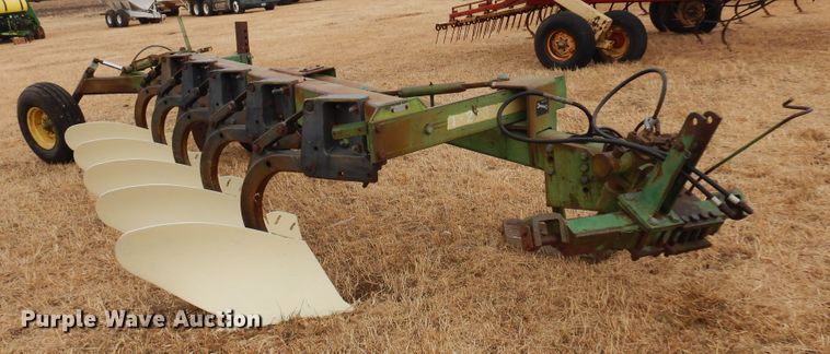 image for item DF0085 John Deere 2600  five bottom plow
