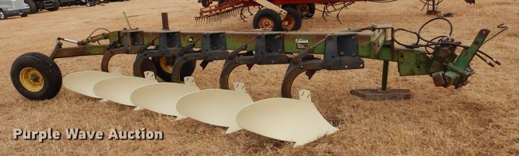 image for item DF0085 John Deere 2600  five bottom plow
