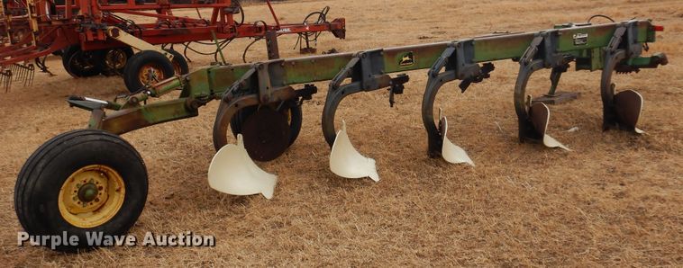 image for item DF0085 John Deere 2600  five bottom plow