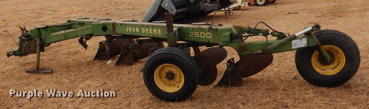 image for item DF0085 John Deere 2600  five bottom plow